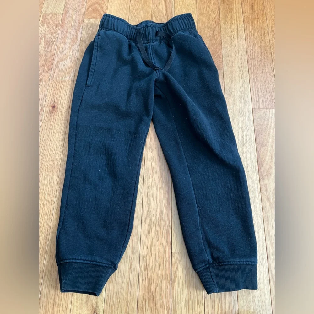 Cat & Jack Jogger Sweatpants 6 Pairs - Black, Gray, and Camouflage XS (4/5) - Picture 3 of 7